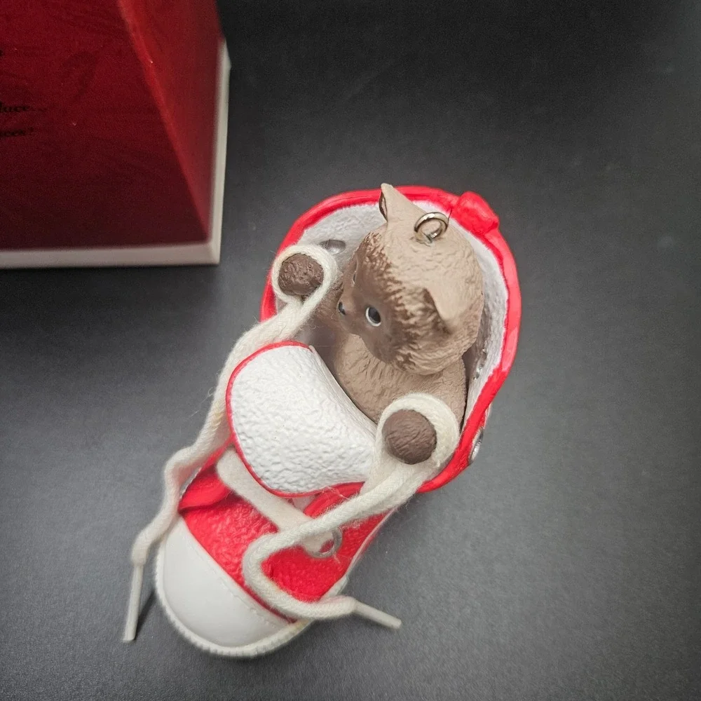 VTG Hallmark Keepsake High Top-purr 1993 Kitten Sneaker Christmas Ornament
